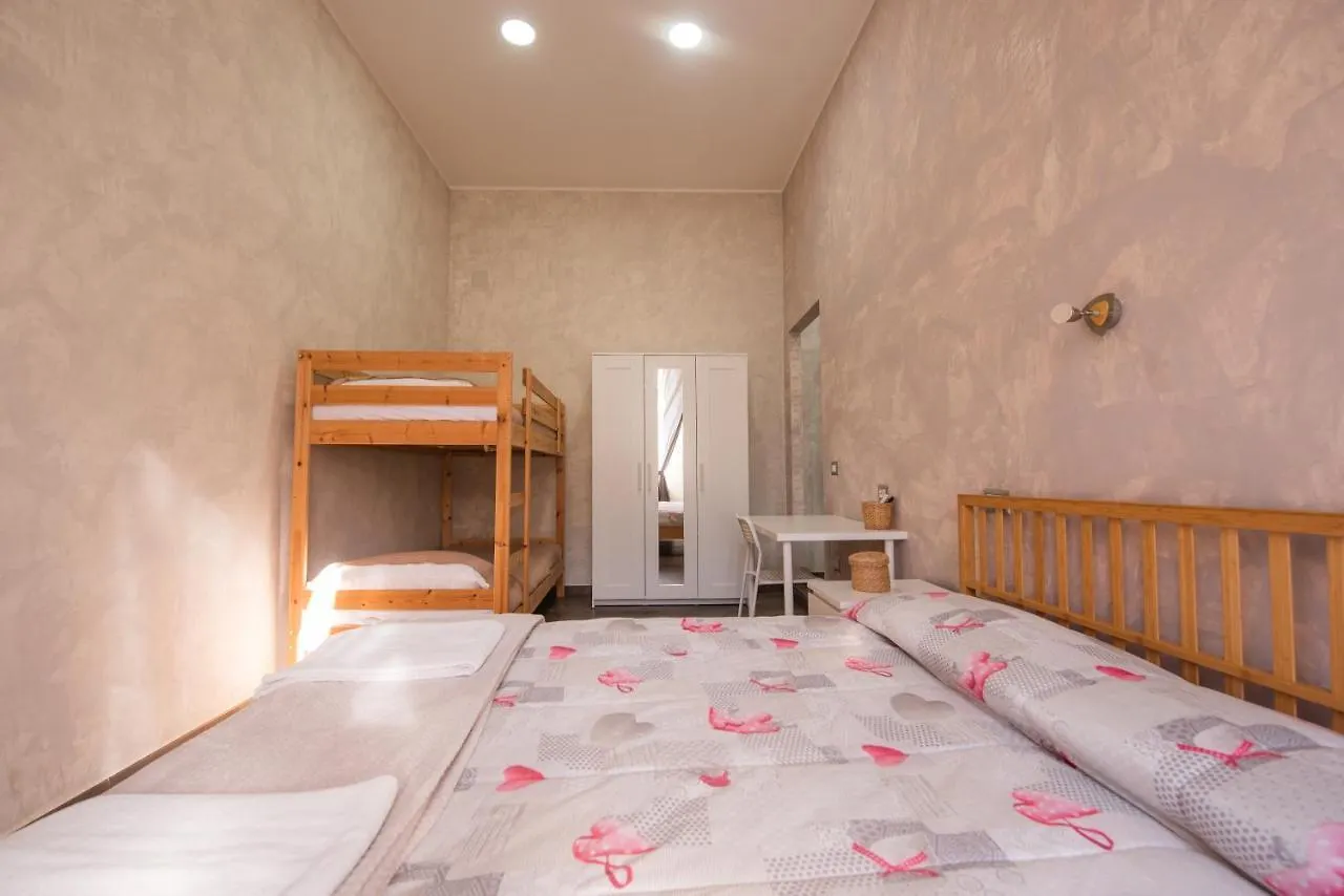 Le Cugine Rooms Naples Italy