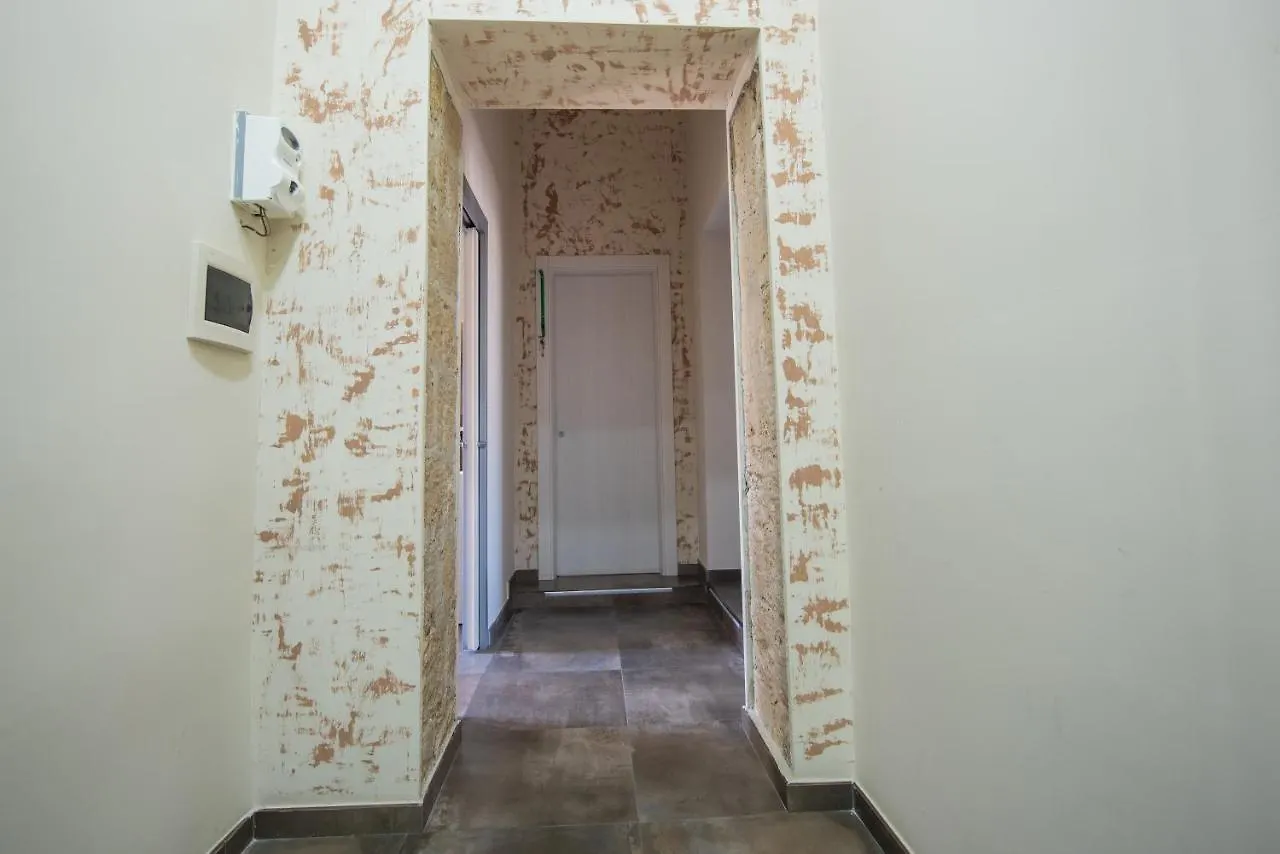 Le Cugine Rooms Naples 0*,  Italy