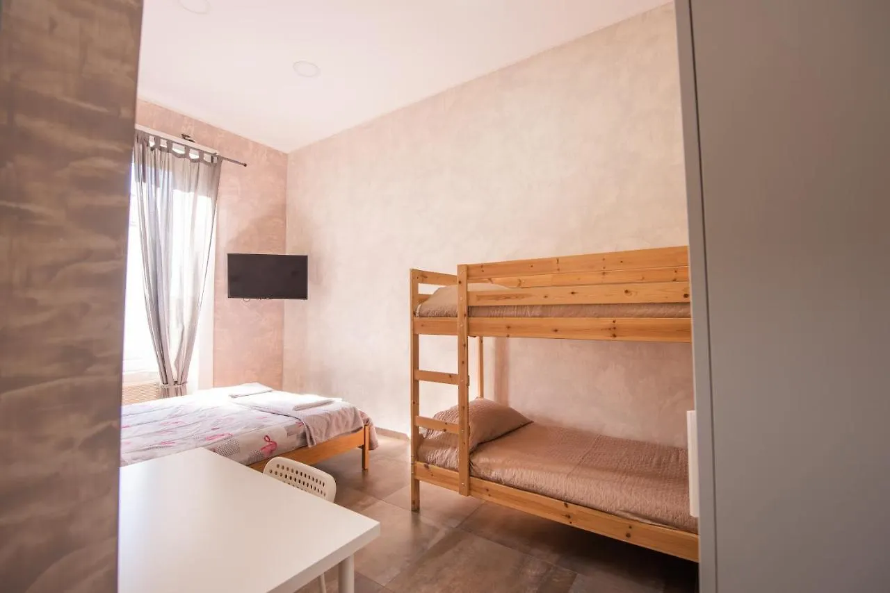 Le Cugine Rooms Naples Italy