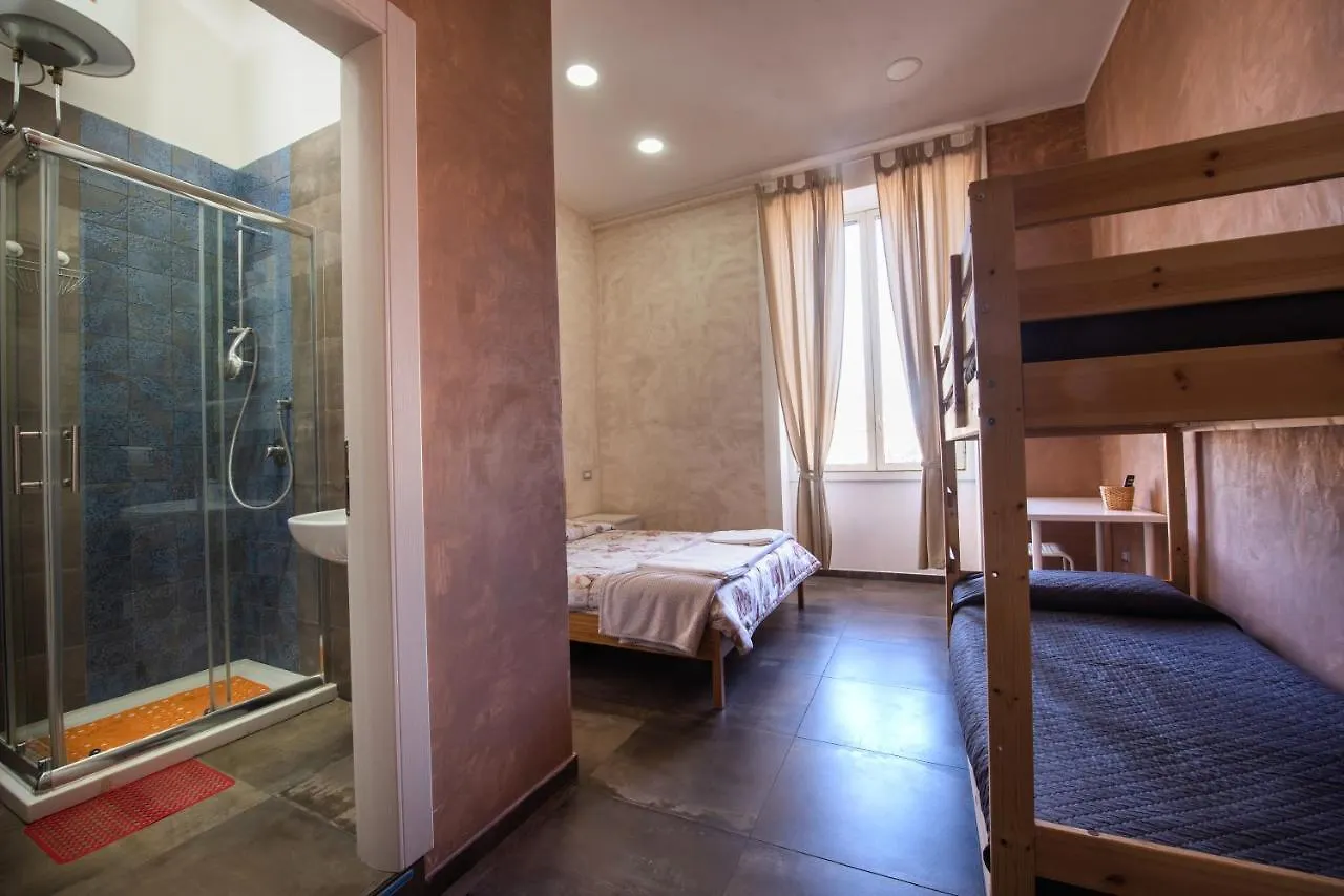 Le Cugine Rooms Naples 0*,