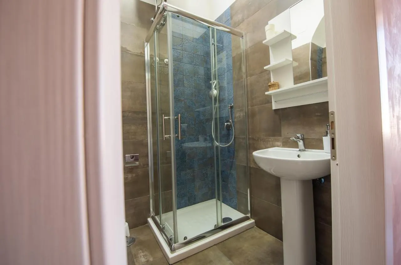 Le Cugine Rooms Naples Italy