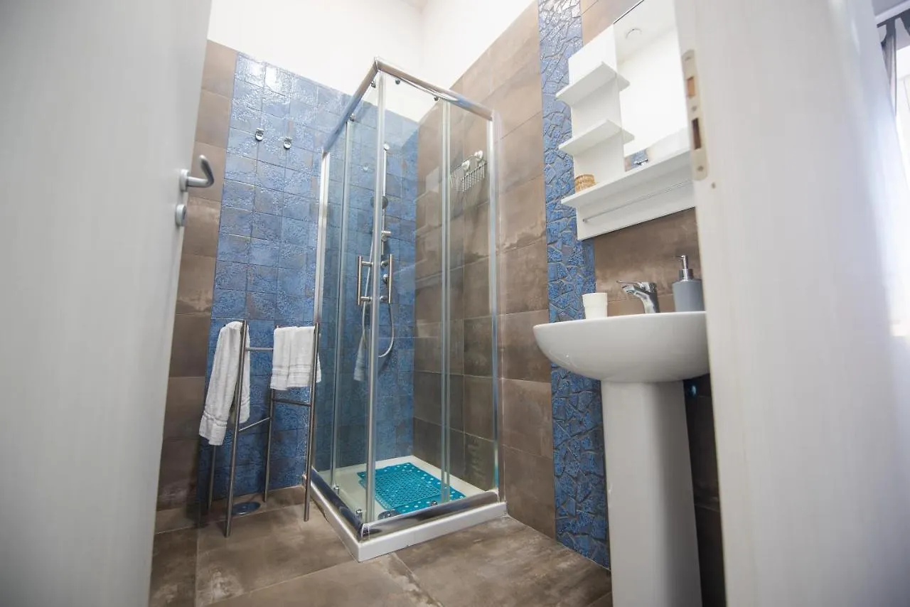 Le Cugine Rooms Naples Bed & Breakfast